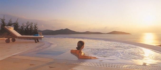 Last minute booking offer: Get 30% off at Elounda Gulf Villas & Suites